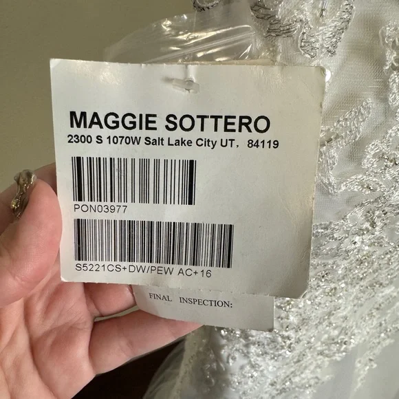 NWT Maggie Sottero Haute Couture bridal gown, Size 16, beaded lace wedding dress - Picture 7 of 15